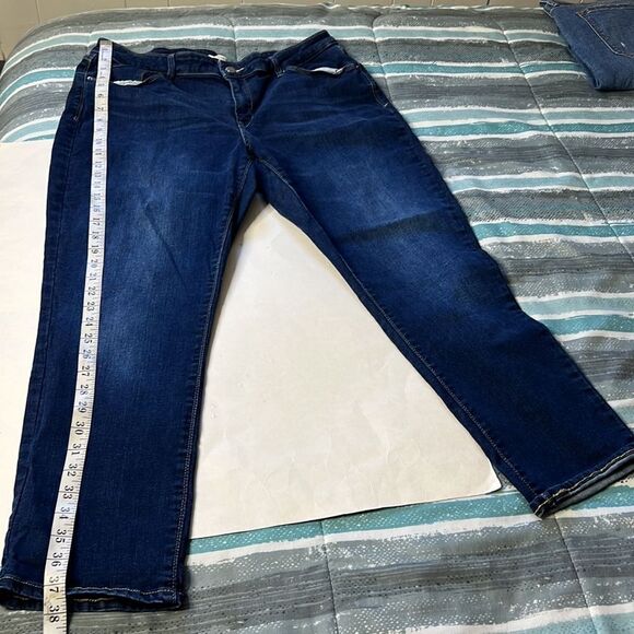 Levi plus size mid rise skinny jeans - Picture 3 of 7